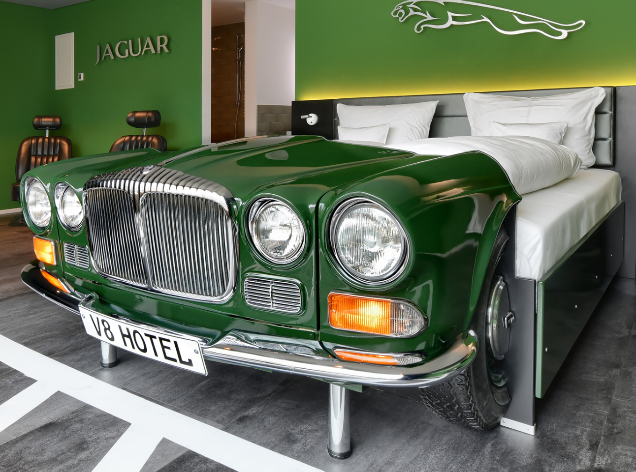 Bett Jaguar XJ - British Racing